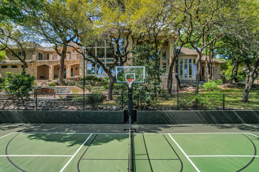 4646 Rockcliff Road Austin, TX 78746