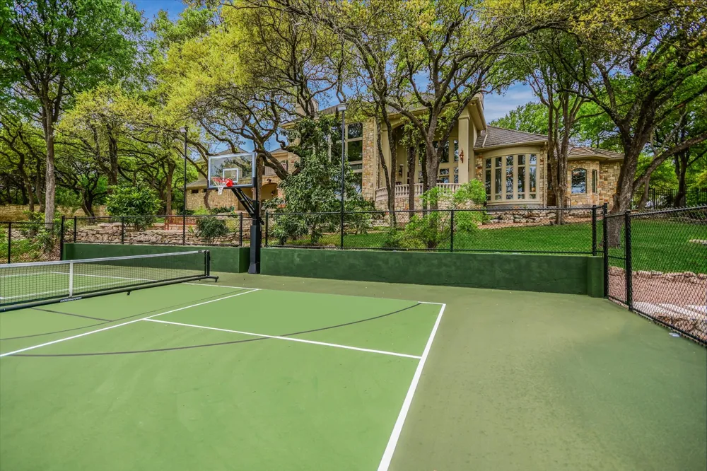 4646 Rockcliff Road Austin, TX 78746