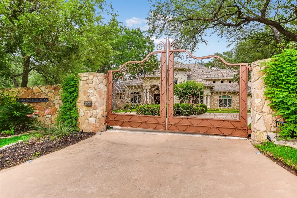 4646 Rockcliff Road Austin, TX 78746