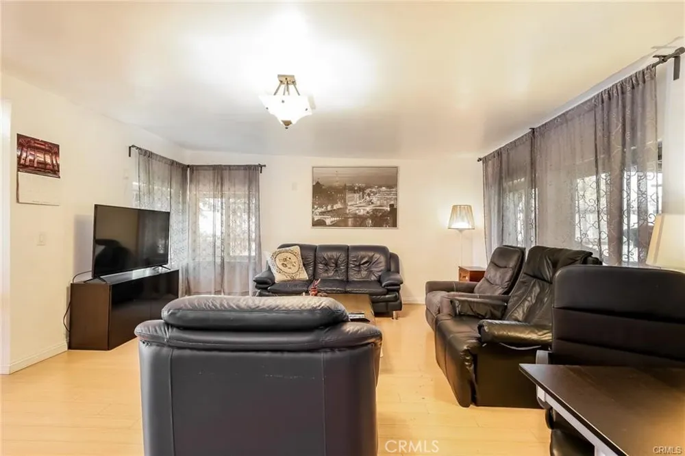 2010 Park Rose Duarte, CA 91010