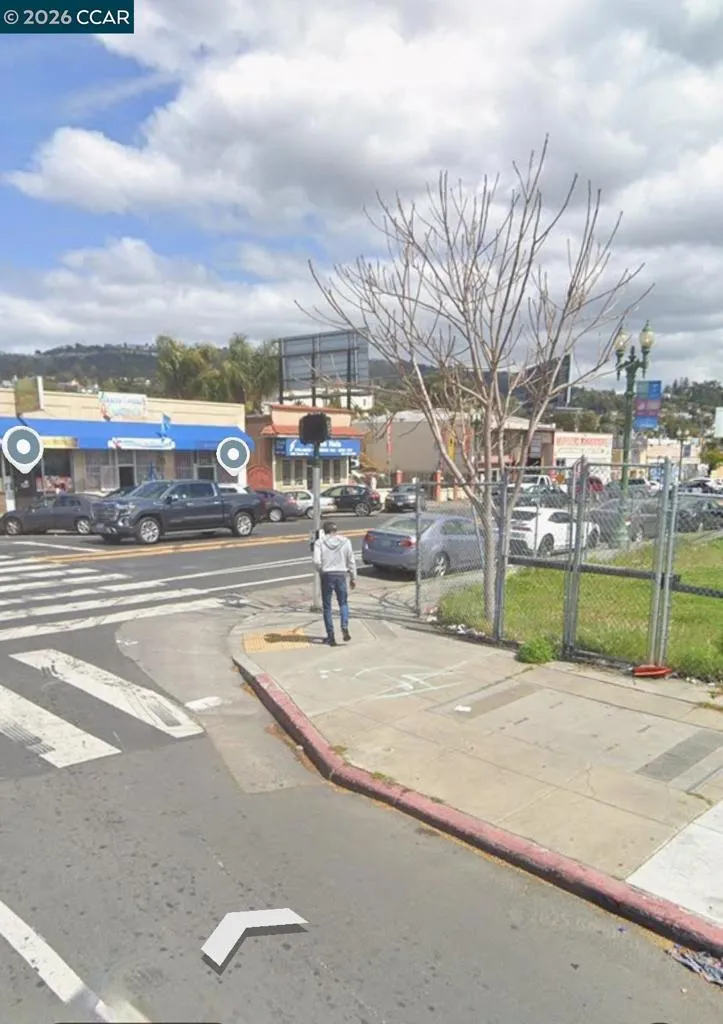 2742 W Havenscourt BLVD Oakland, CA 94605