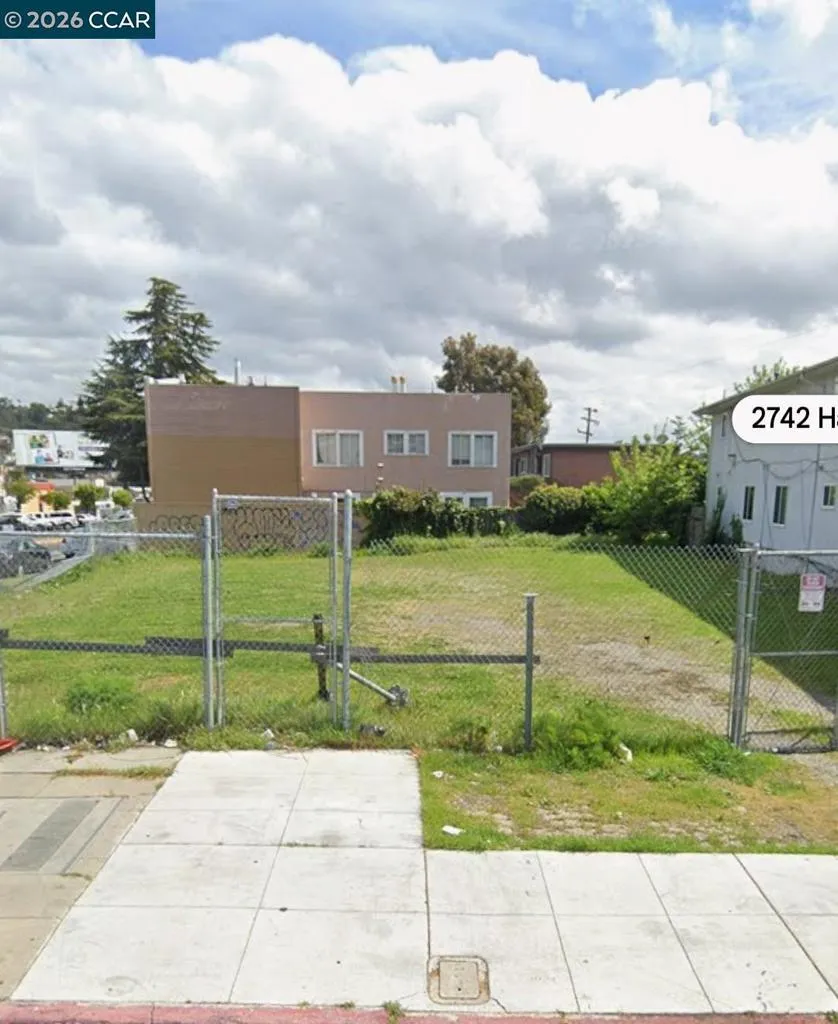2742 W Havenscourt BLVD Oakland, CA 94605