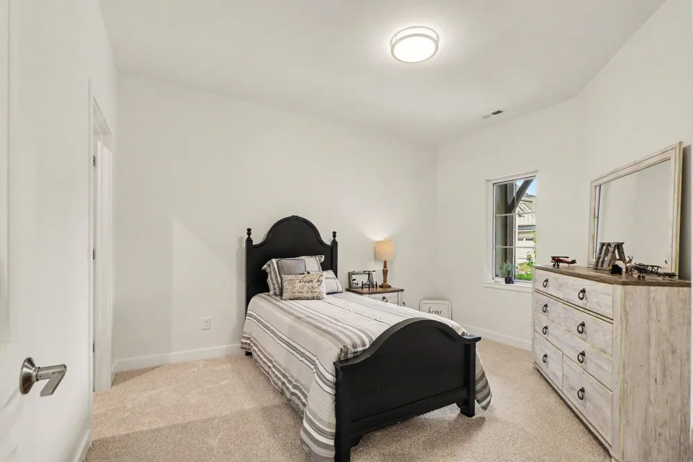 1905 E Woodglen Circle Valparaiso, IN 46383