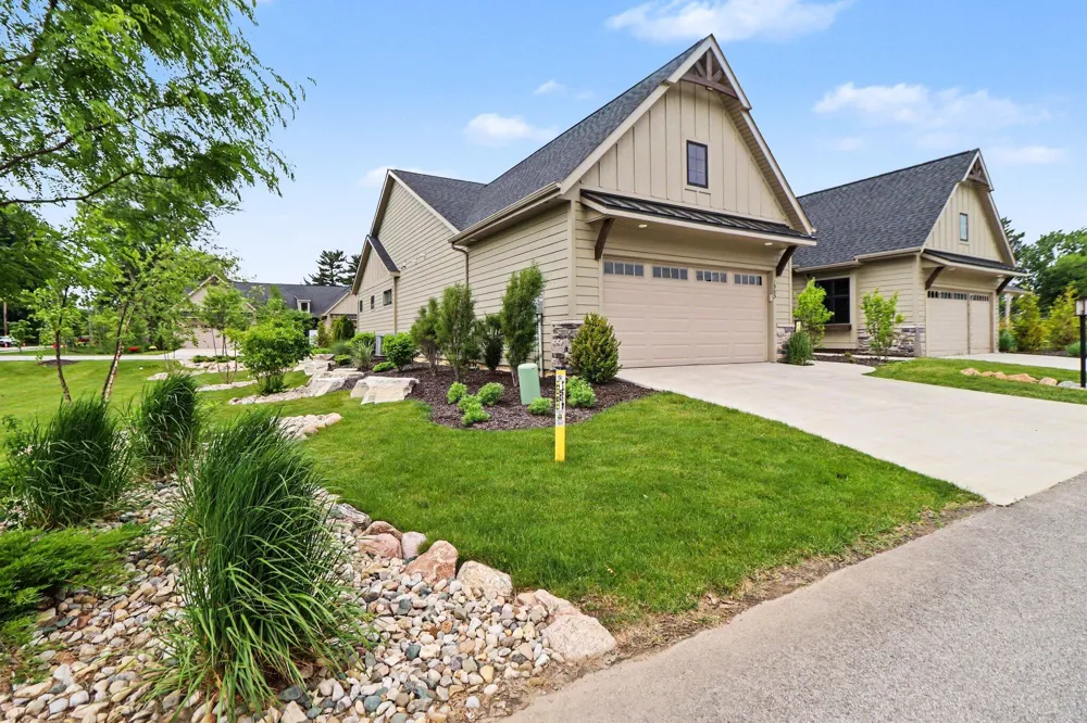 1905 E Woodglen Circle Valparaiso, IN 46383