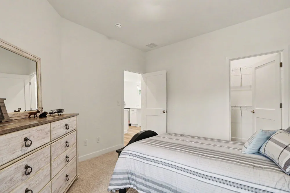 1905 E Woodglen Circle Valparaiso, IN 46383