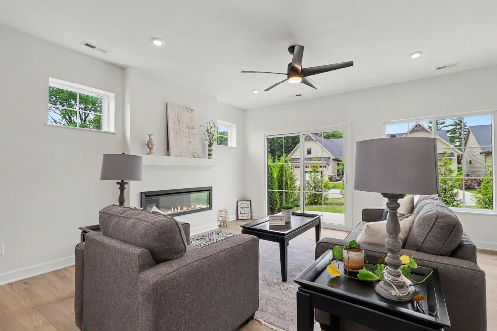 1905 E Woodglen Circle Valparaiso, IN 46383