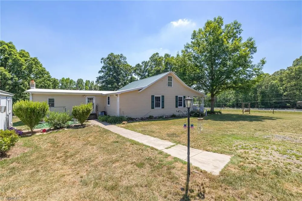 122 Buck Road Eden, NC 27288