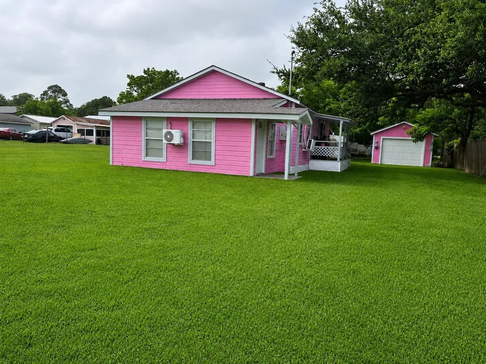203 Mcneir Street Anahuac, TX 77514