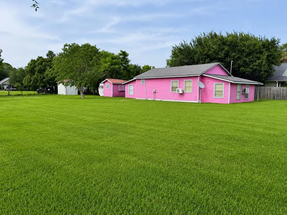 203 Mcneir Street Anahuac, TX 77514