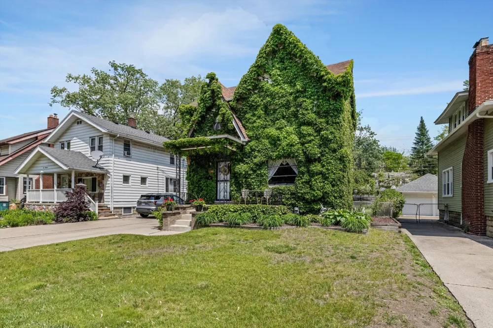 1023 Longfellow Avenue Royal Oak, MI 48067