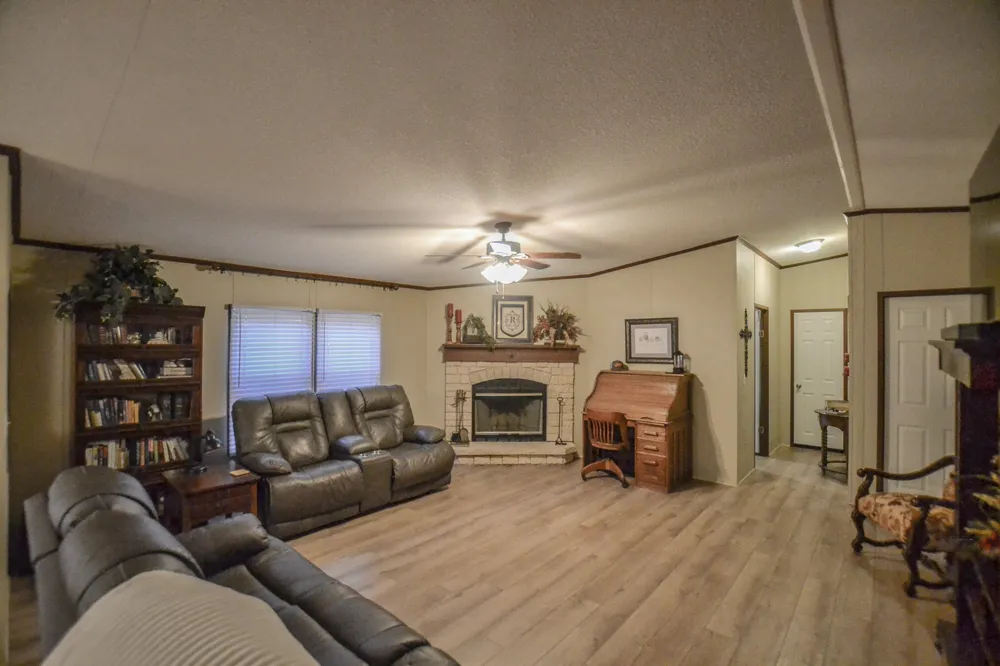 7821 Cr-3409 Chandler, TX 75758