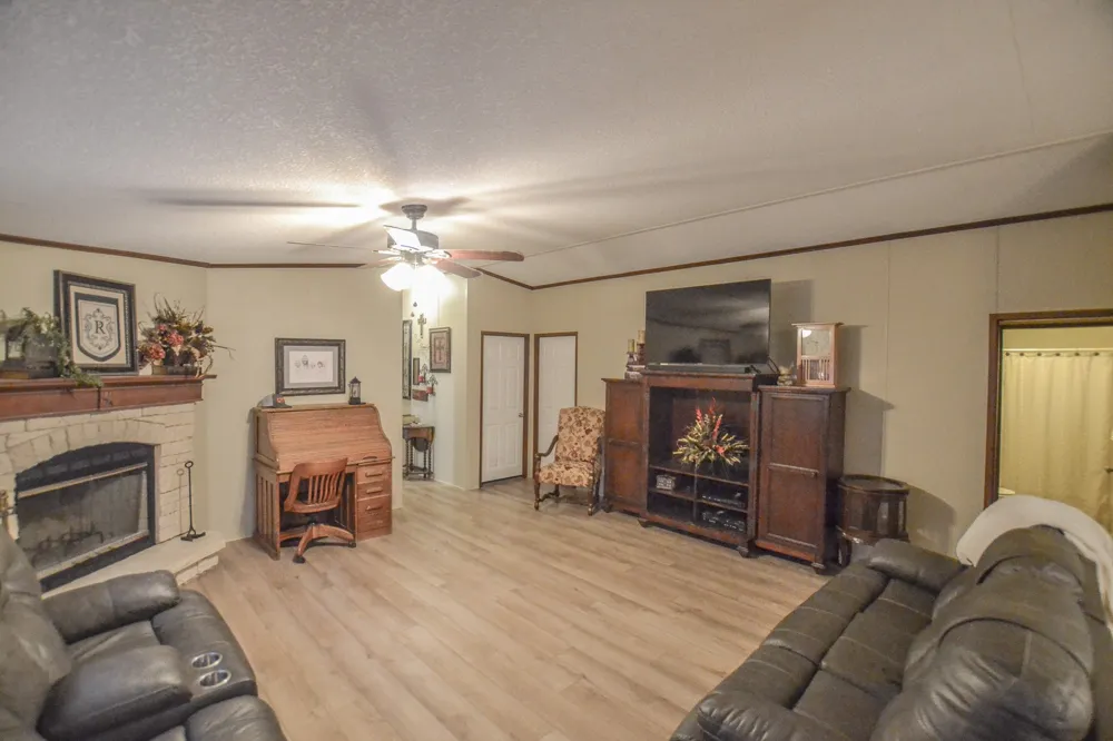 7821 Cr-3409 Chandler, TX 75758