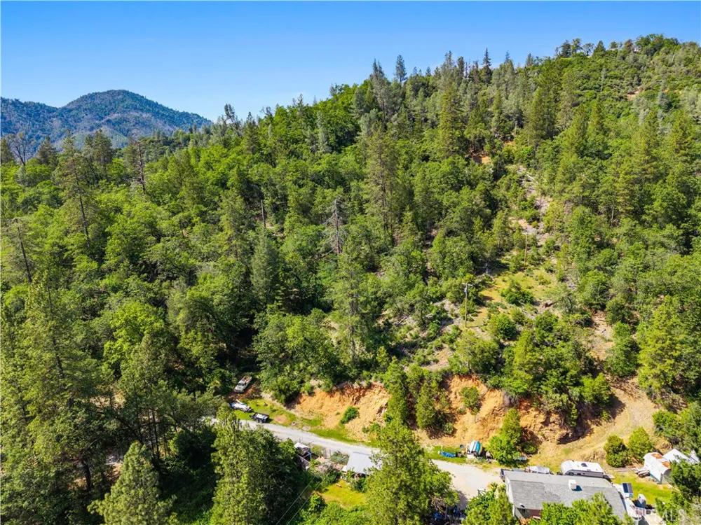 19753 Bonnie Vista Lakehead, CA 96051