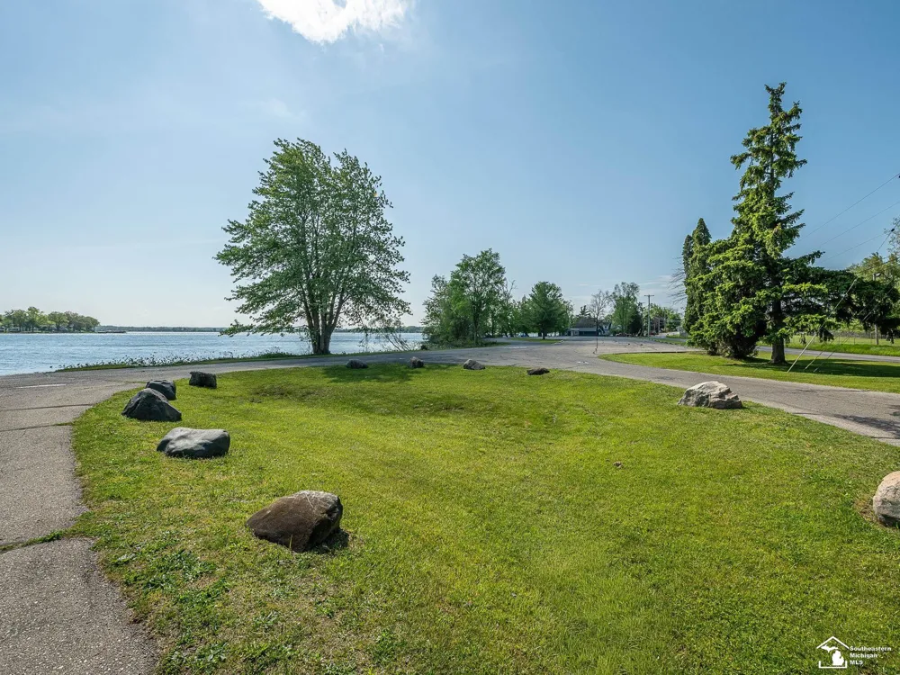 6621 Devils Lake Highway Woodstock Township, MI 49253