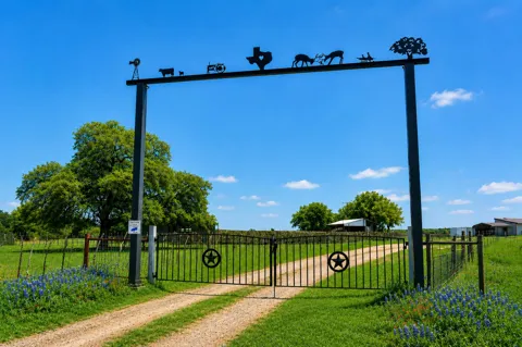 8228 US HWY 377