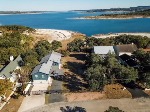 864 Lakebreeze Drive