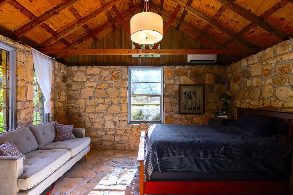 435 Spangenberg Road Blanco, TX 78623
