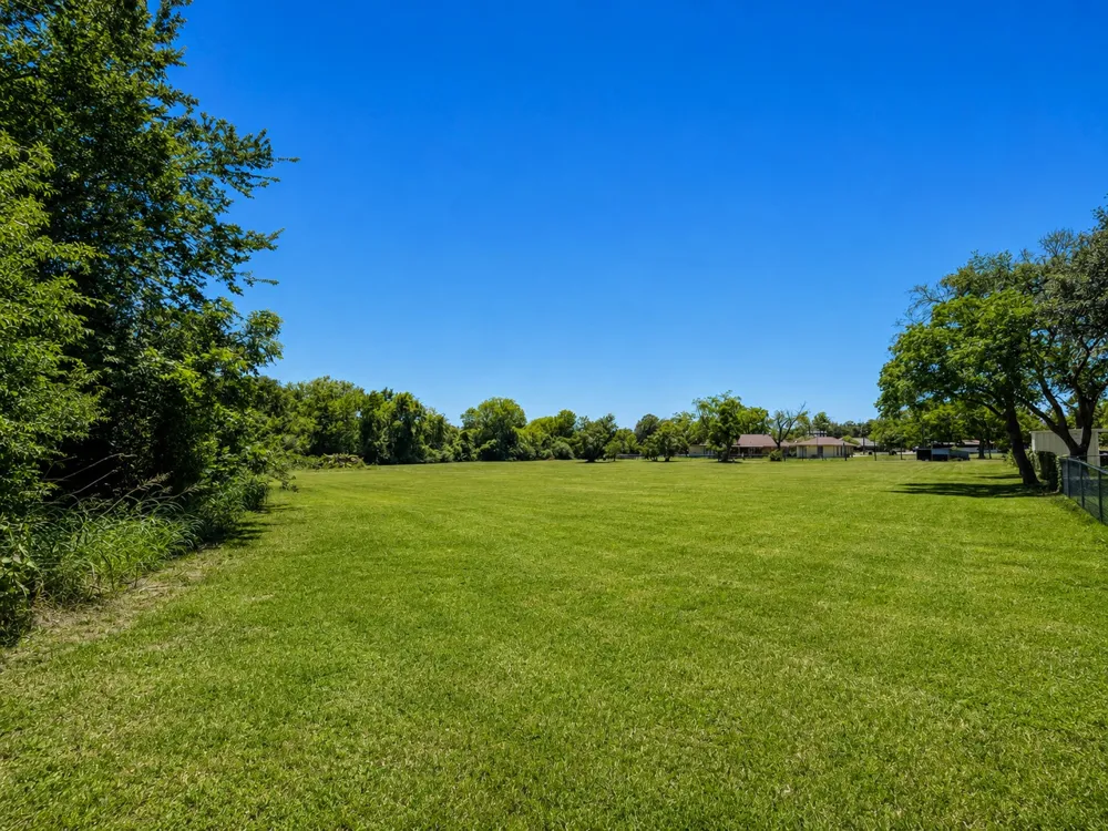 S Knox Avenue Giddings, TX 78942