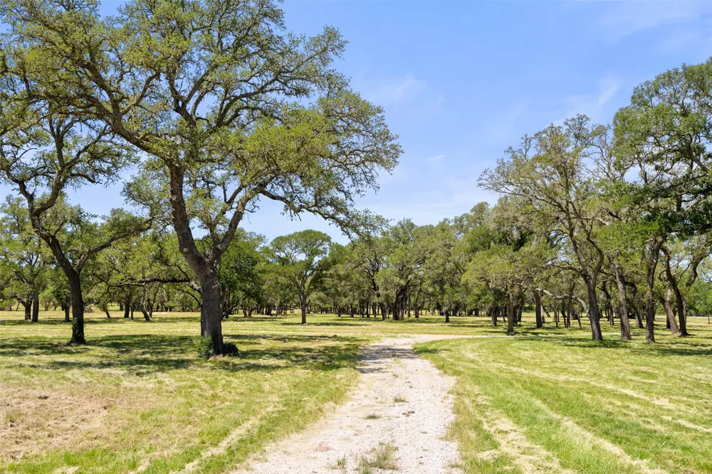 937 Flat Creek Road Johnson City, TX 78636