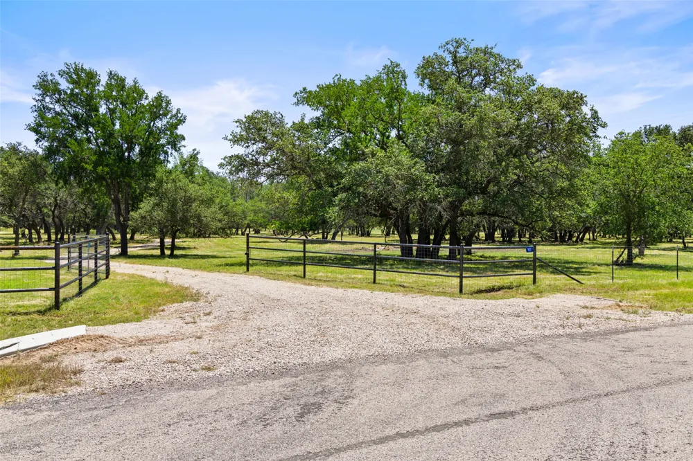 937 Flat Creek Road Johnson City, TX 78636