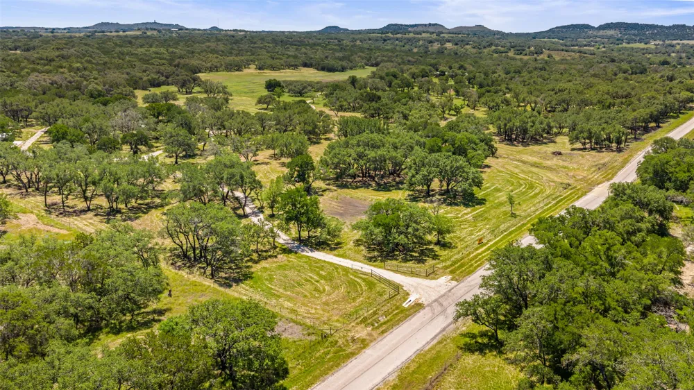 937 Flat Creek Road Johnson City, TX 78636