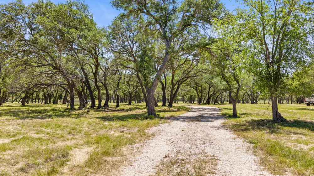 937 Flat Creek Road Johnson City, TX 78636