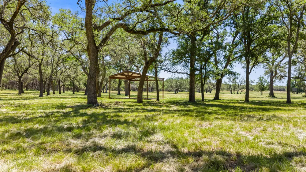 937 Flat Creek Road Johnson City, TX 78636