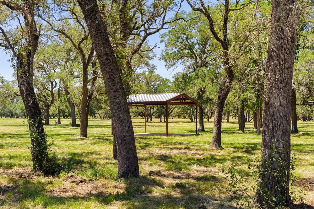937 Flat Creek Road Johnson City, TX 78636