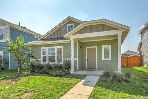 1121 Esplanade Parkway