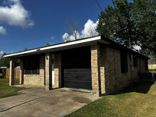 122 Rosa Street Edna, TX 77957