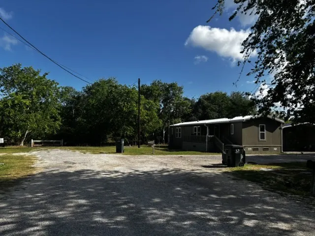 122 Rosa Street Edna, TX 77957