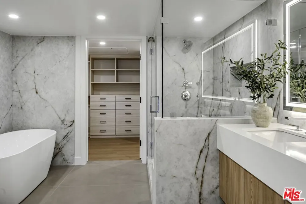 333 Palm Drive #303 Beverly Hills, CA 90210