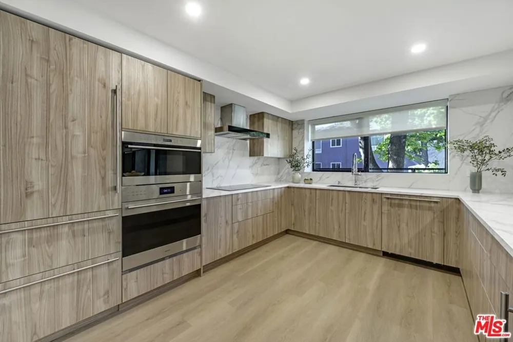 333 Palm Drive #303 Beverly Hills, CA 90210