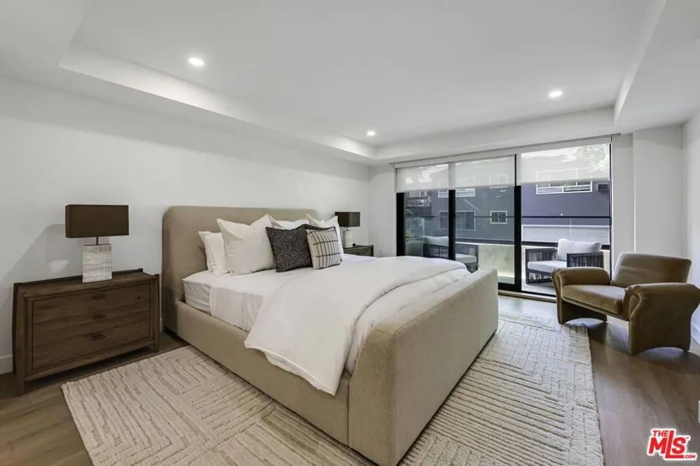 333 Palm Drive #303 Beverly Hills, CA 90210