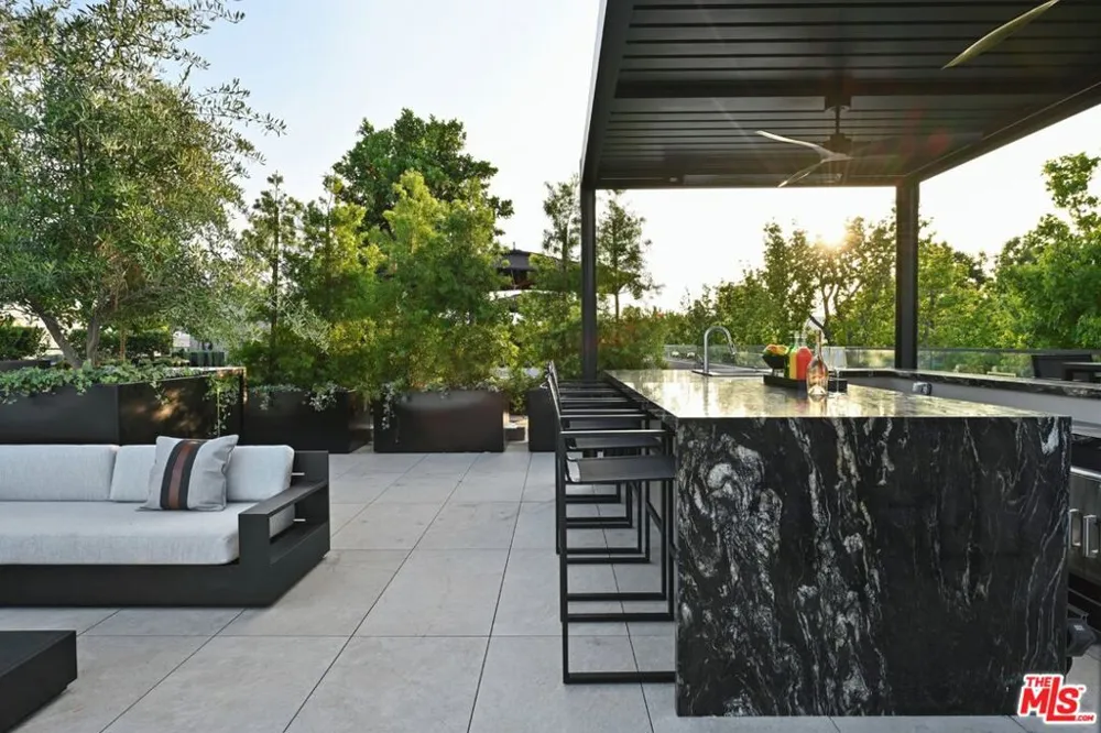 333 Palm Drive #303 Beverly Hills, CA 90210