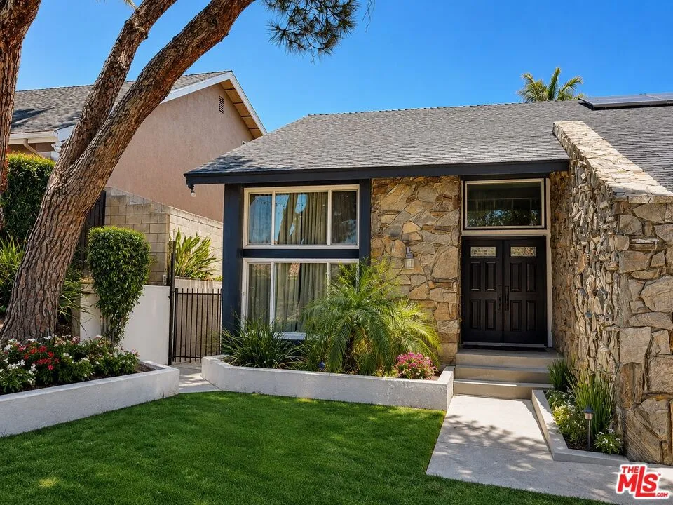 5456 Marjan Avenue Los Angeles, CA 90056