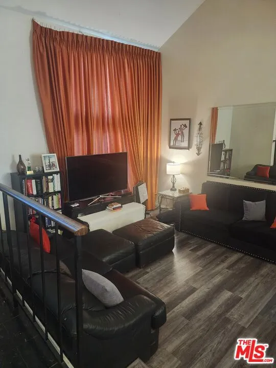 5456 Marjan Avenue Los Angeles, CA 90056