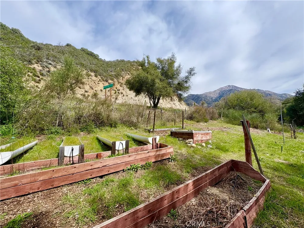 36750 Hilltop Mentone, CA 92359