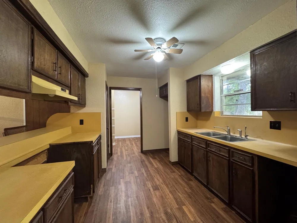1609 Forrest Drive Wharton, TX 77488