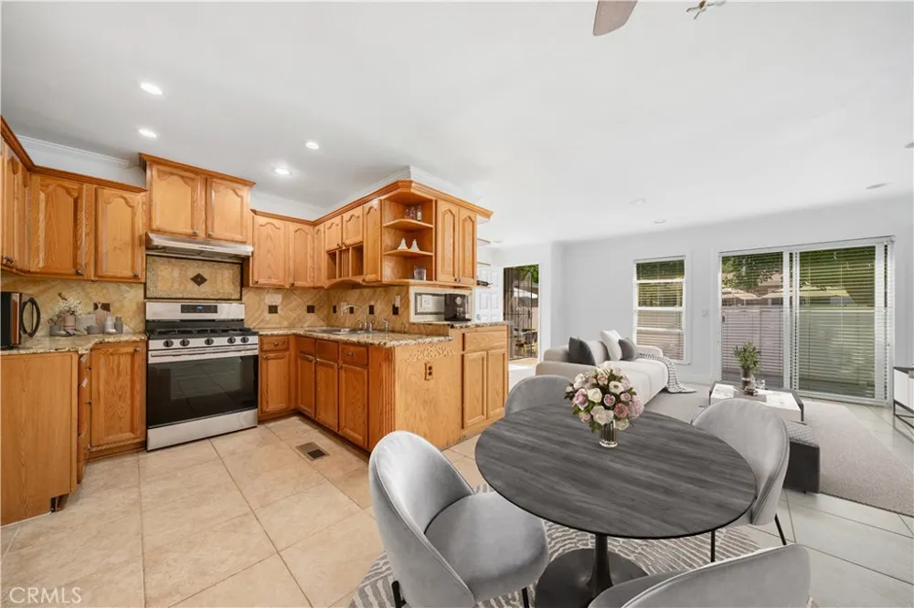 25792 Via Lomas #77 Laguna Hills, CA 92653