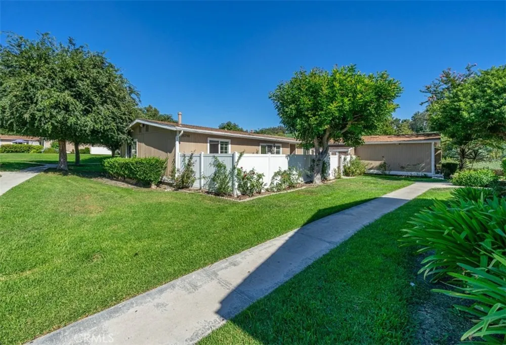 25792 Via Lomas #77 Laguna Hills, CA 92653