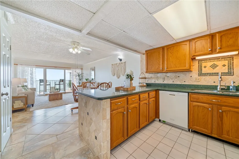 202 Reef Avenue #506 Corpus Christi, TX 78402
