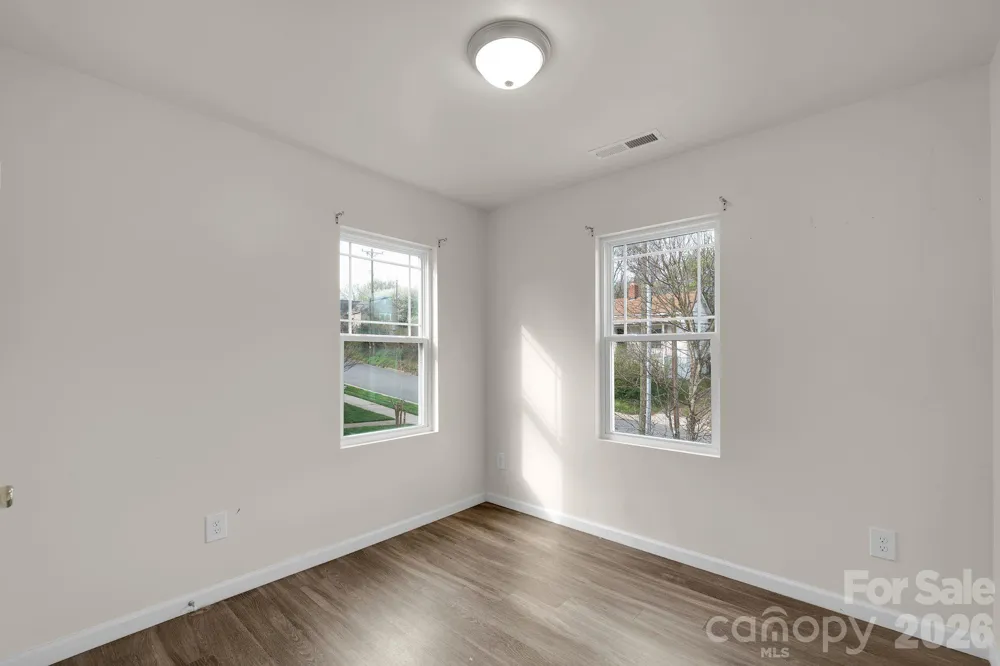 372 E Mills Avenue Mooresville, NC 28115