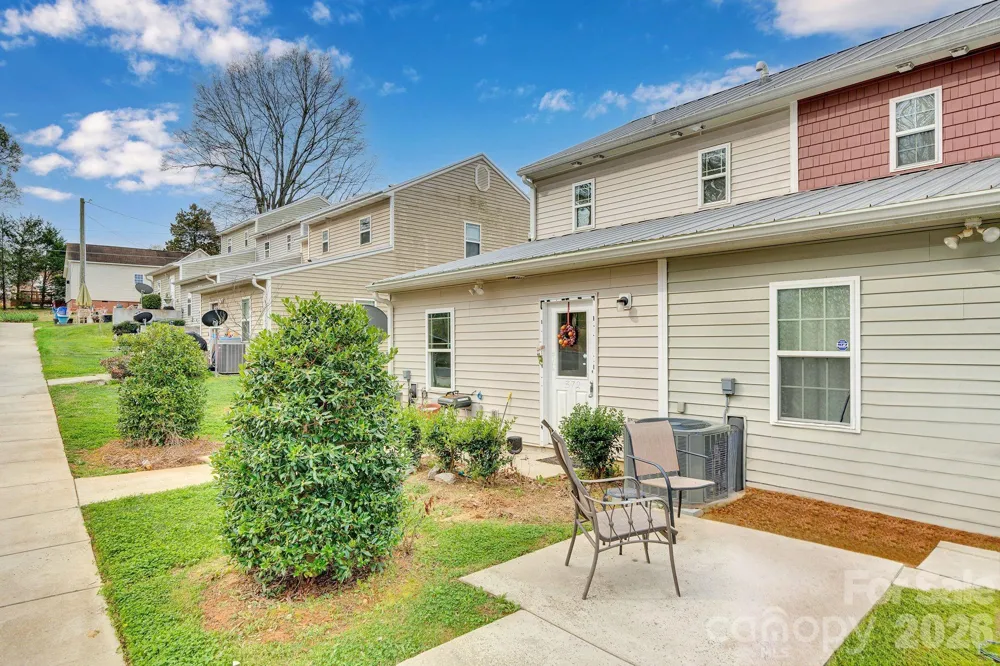 372 E Mills Avenue Mooresville, NC 28115
