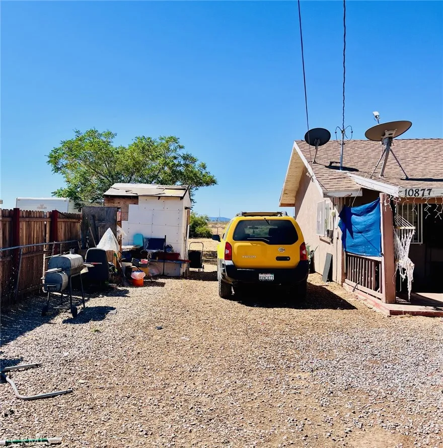 10877 Chamberlaine Way Adelanto, CA 92301