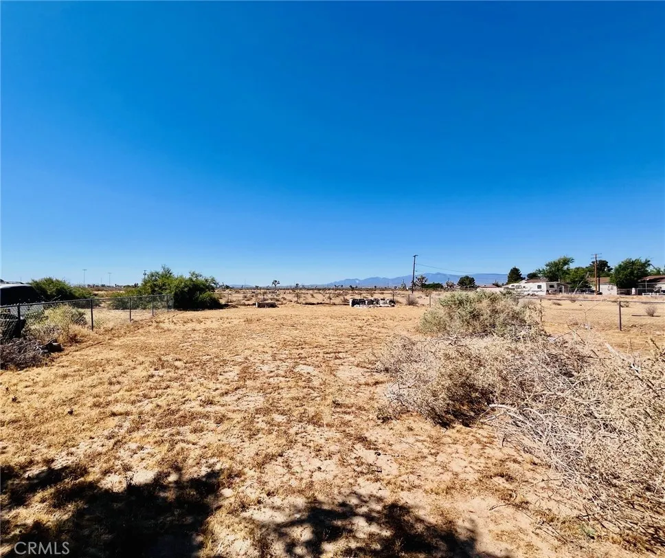10877 Chamberlaine Way Adelanto, CA 92301