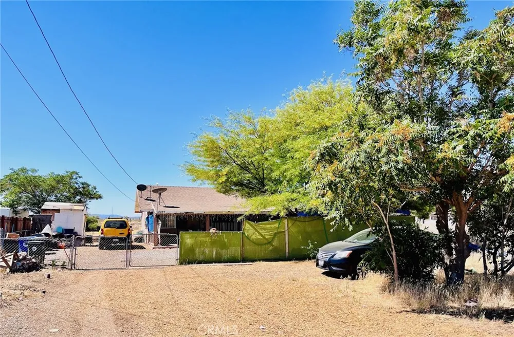 10877 Chamberlaine Way Adelanto, CA 92301
