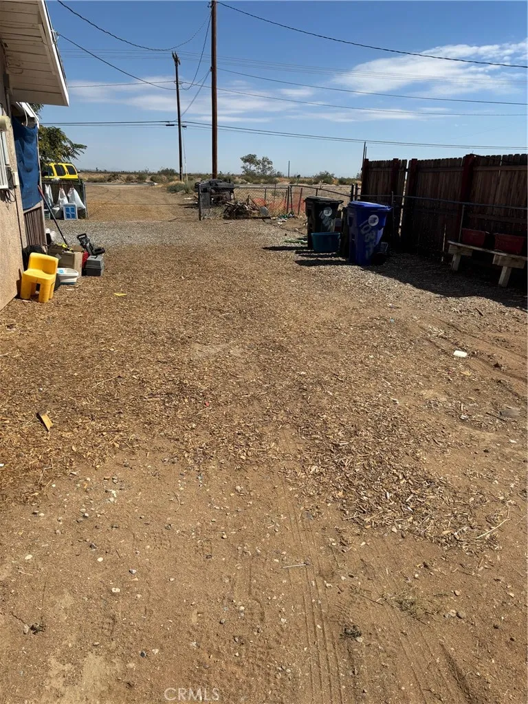 10877 Chamberlaine Way Adelanto, CA 92301