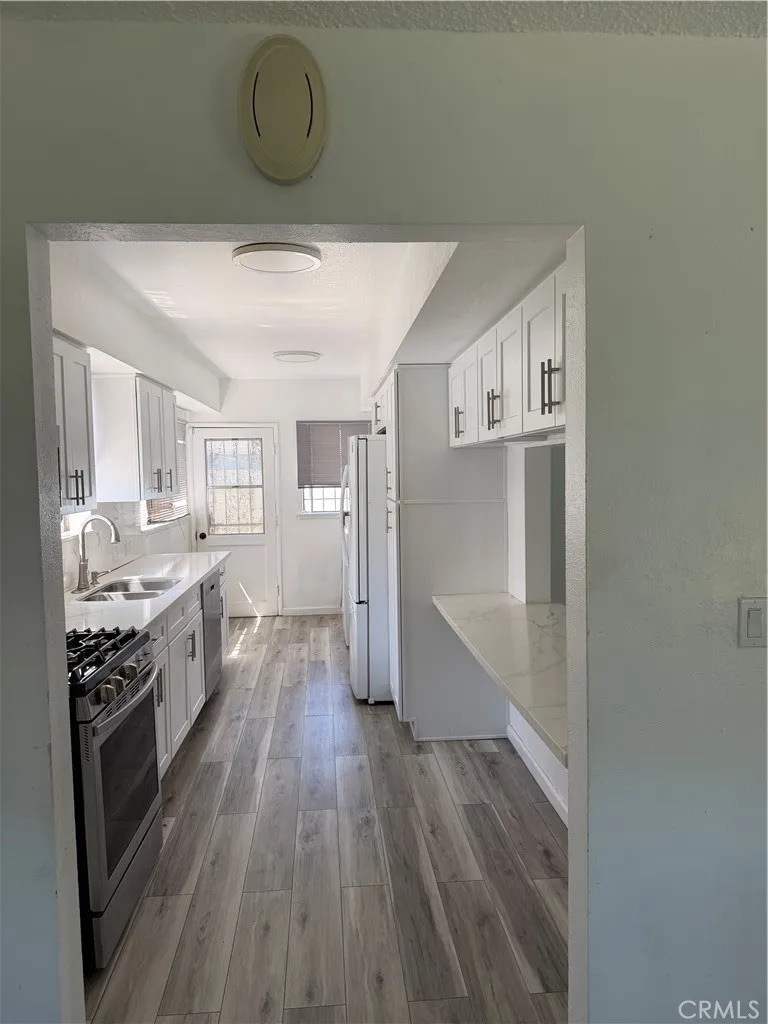 1705 W Arbutus Compton, CA 90220
