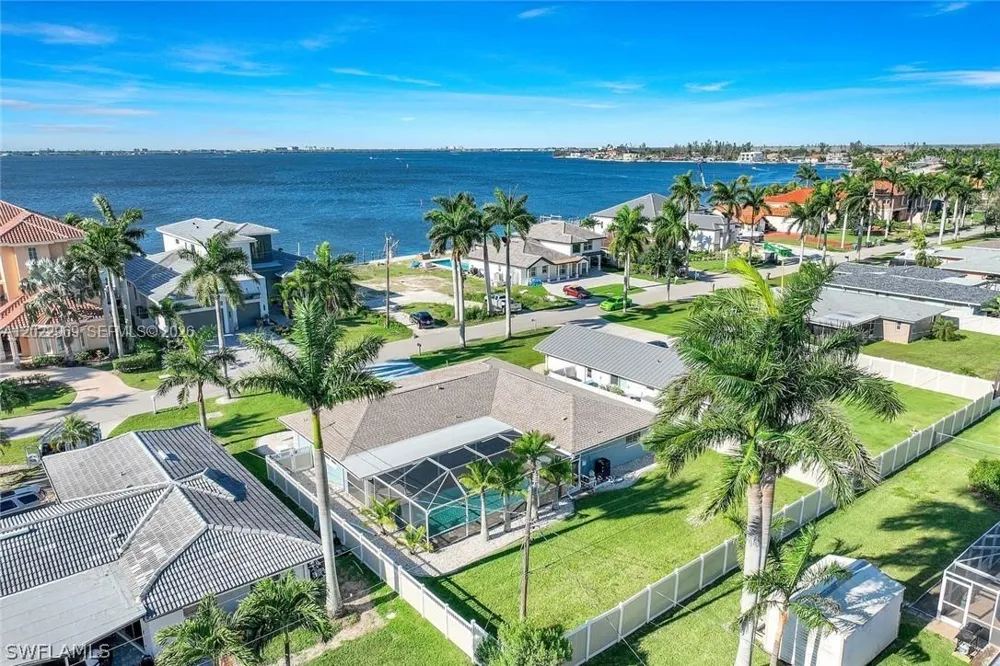355 Bayshore Dr Cape Coral, FL 33904